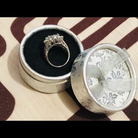 Ring - Picture 2 of 6